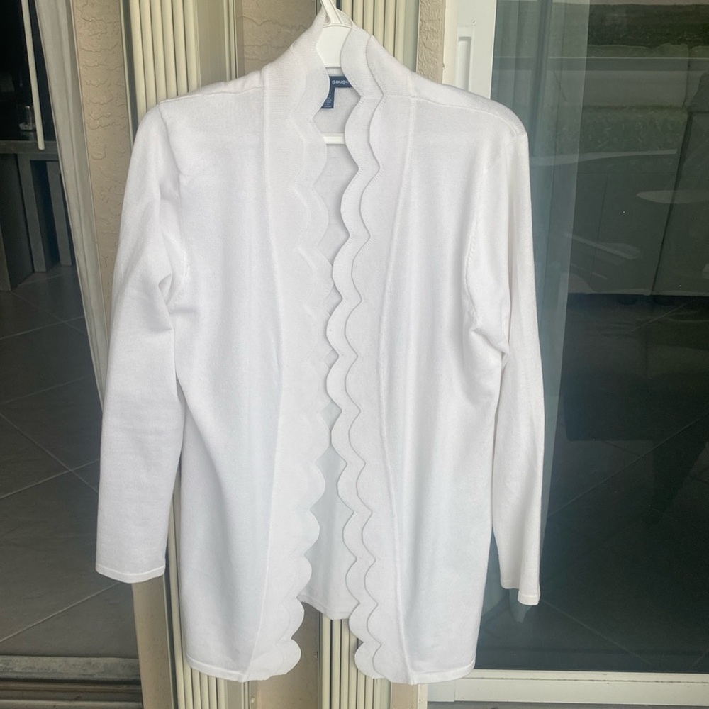 Cardigan with scallop edging